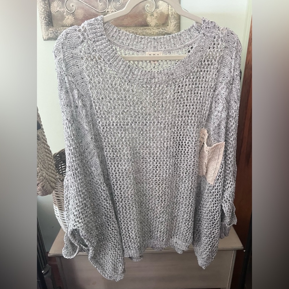 NWOT Large POL crochet top with lace pocket.